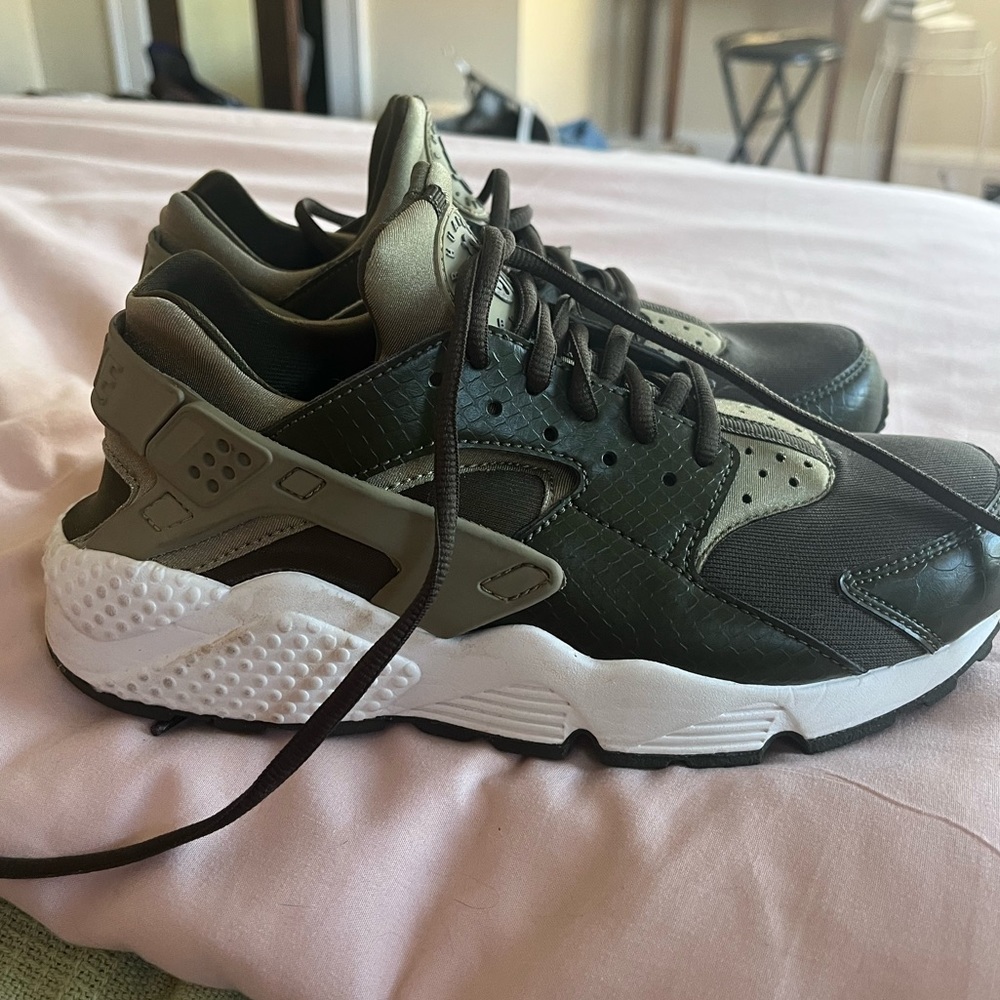 Dark Green Nike Air huarache